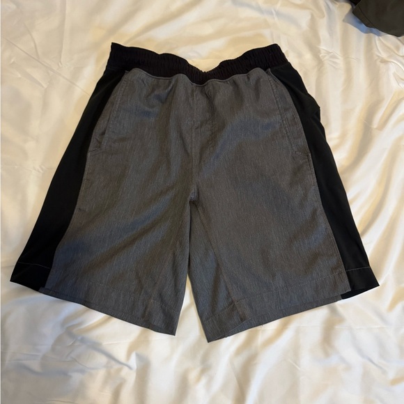 Lululemon Athletica Men's Shorts in Gray and Black - Picture 2 of 6
